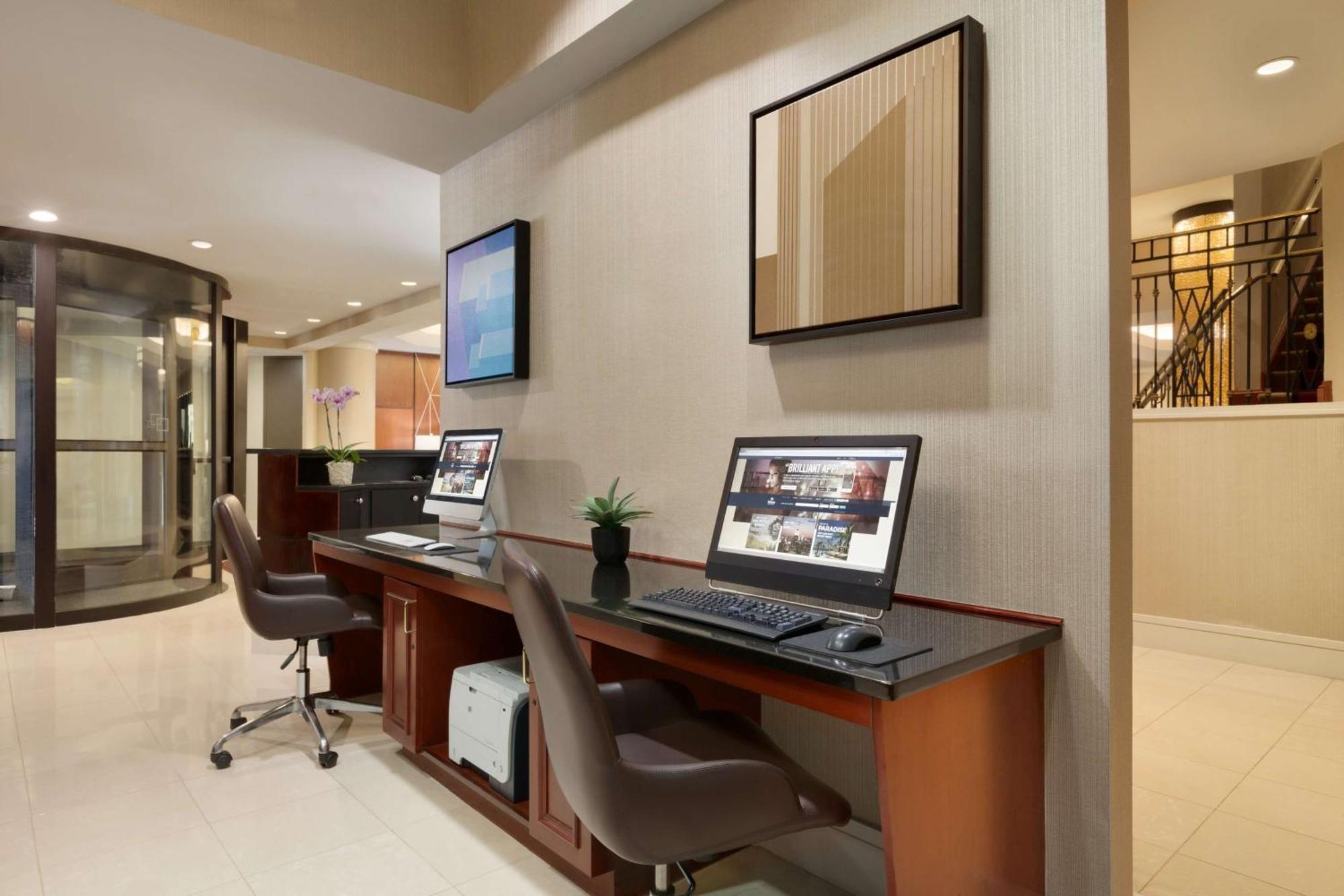 Hilton Arlington Hotel Exterior photo