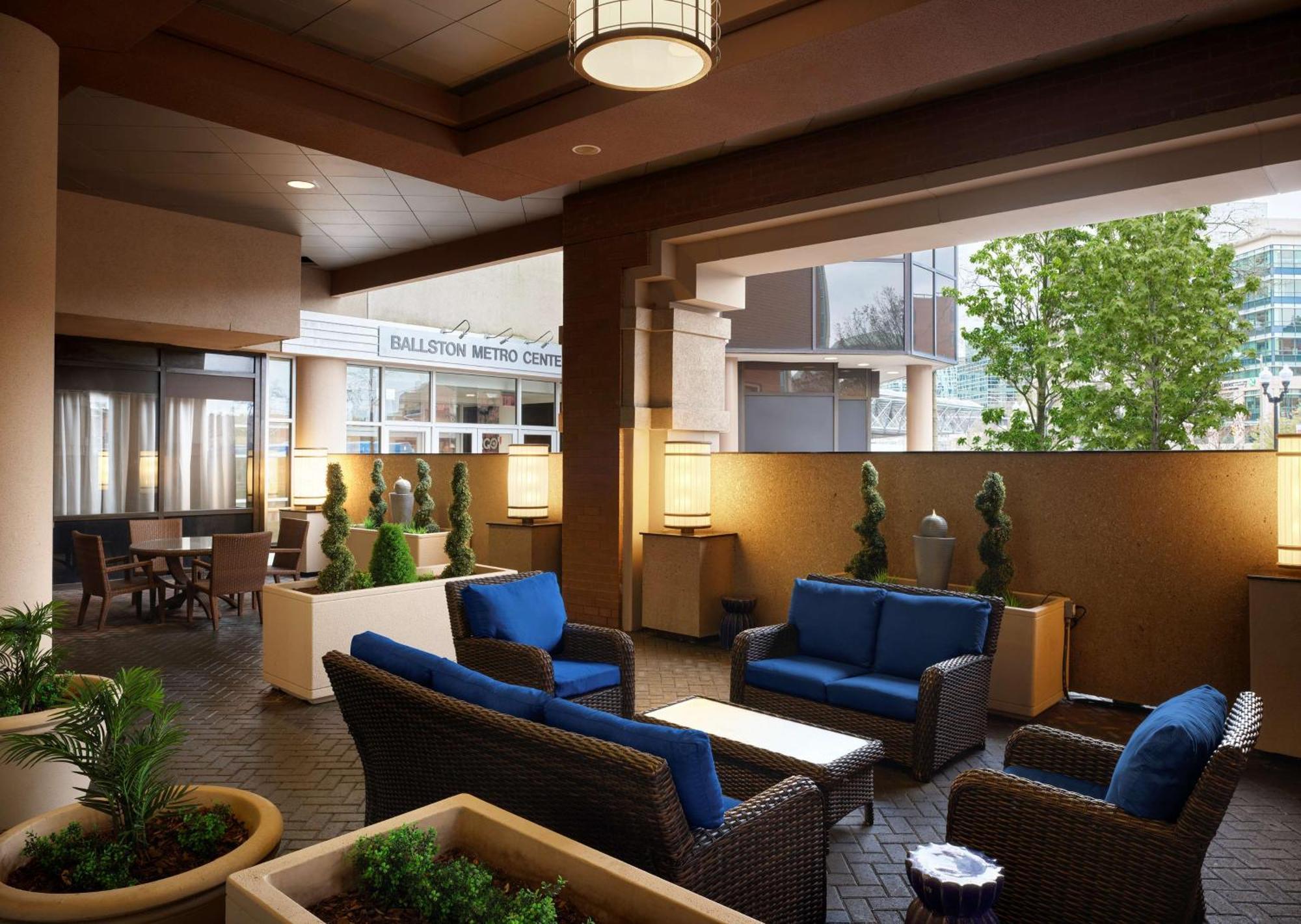 Hilton Arlington Hotel Exterior photo