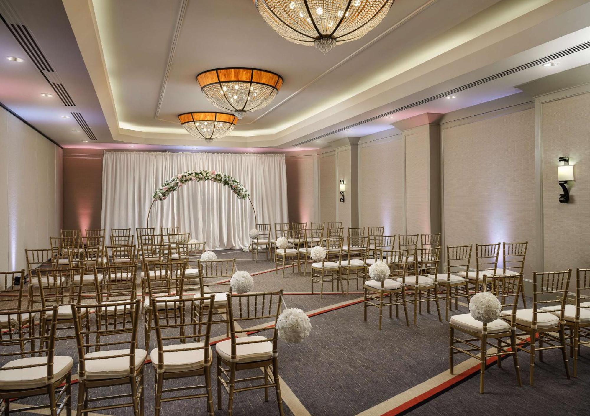 Hilton Arlington Hotel Exterior photo
